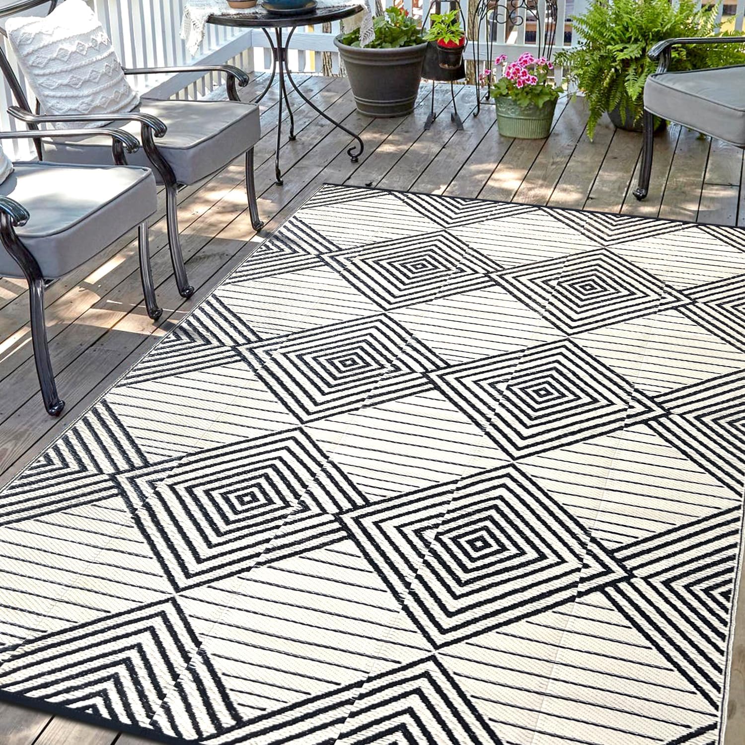 8x10ft Waterproof Outdoor Rug with LED Lights, Foldable Reversible Plastic Straw Mat for Patio RV Camping Picnic Balcony Beach Deck Indoor Outdoor Carpet, Black&White