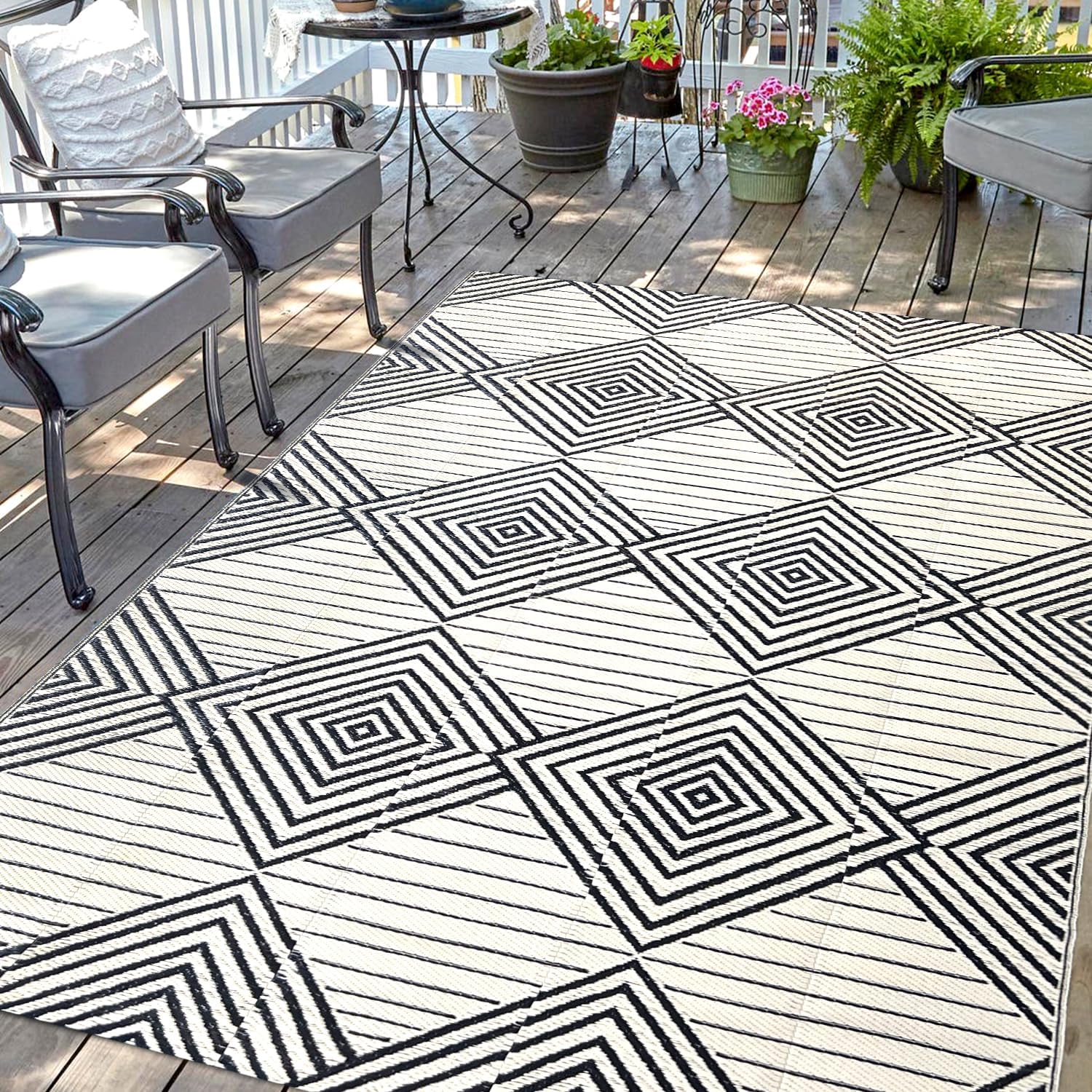 8x10ft Waterproof Outdoor Rug with LED Lights, Foldable Reversible Plastic Straw Mat for Patio RV Camping Picnic Balcony Beach Deck Indoor Outdoor Carpet, Black&White